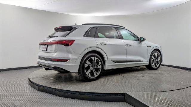 Used 2022 Audi e-tron Premium w/ Convenience Plus Package image 8