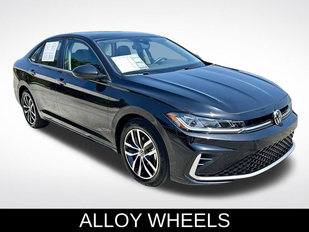 Used 2025 Volkswagen Jetta SE w/ Sunroof Package FWD image 3
