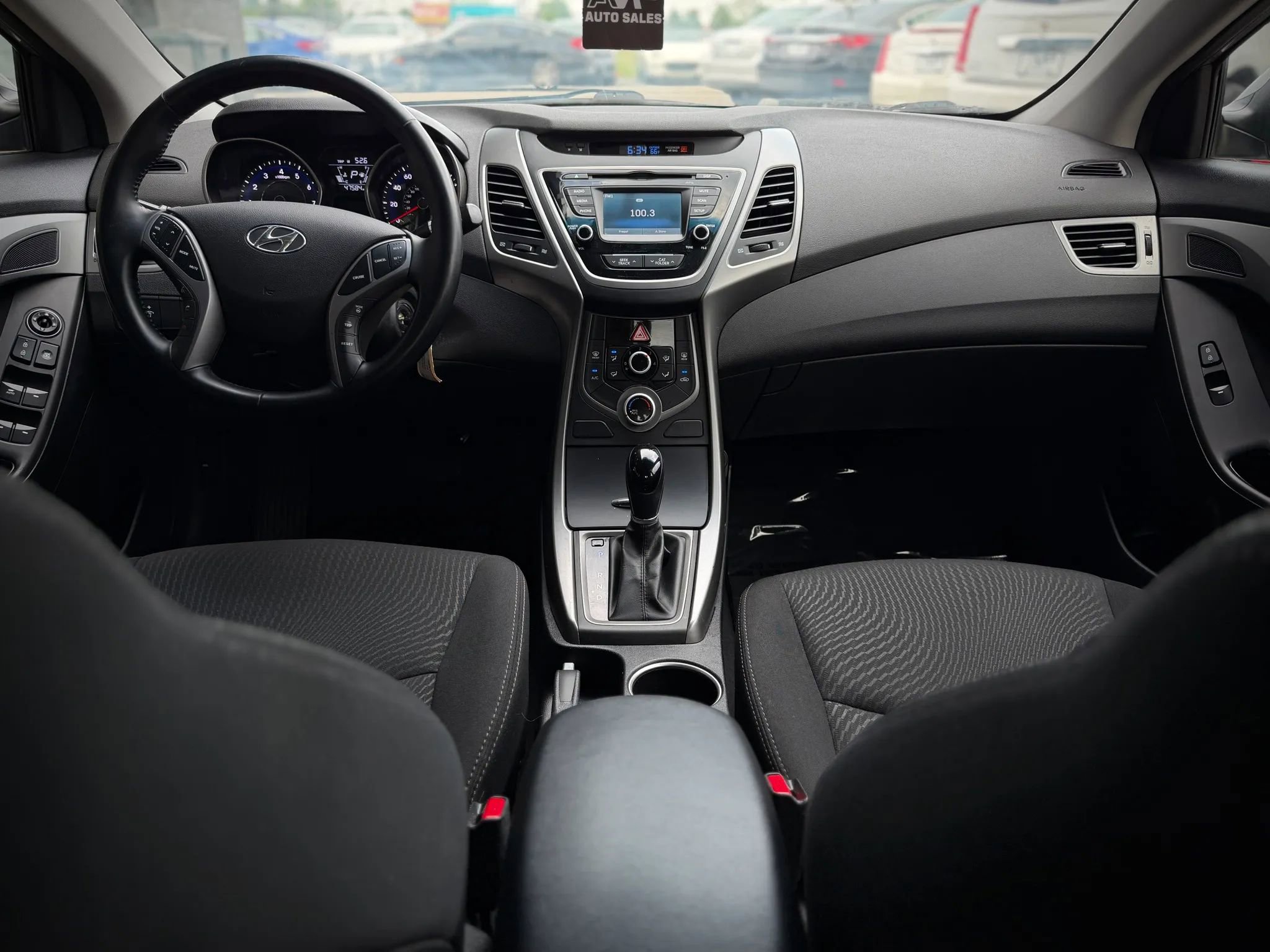 Used 2015 Hyundai Elantra SE w/ Option Group 03 FWD image 9