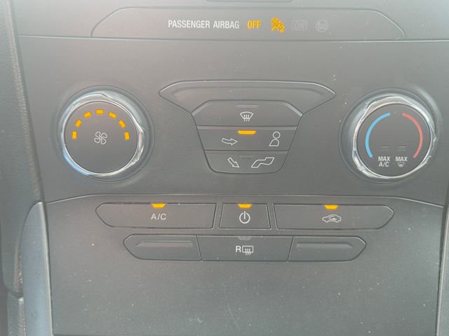 Used 2019 Ford Edge SE FWD image 32