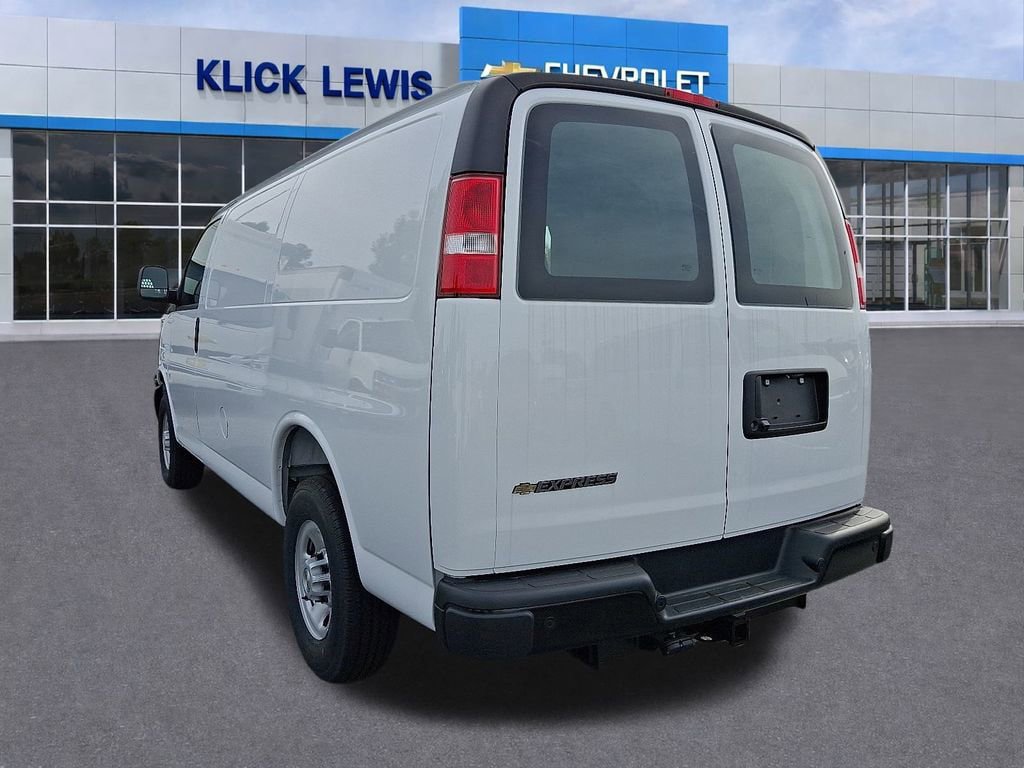 New 2025 Chevrolet Express 3500 w/ Driver Convenience Package video 4