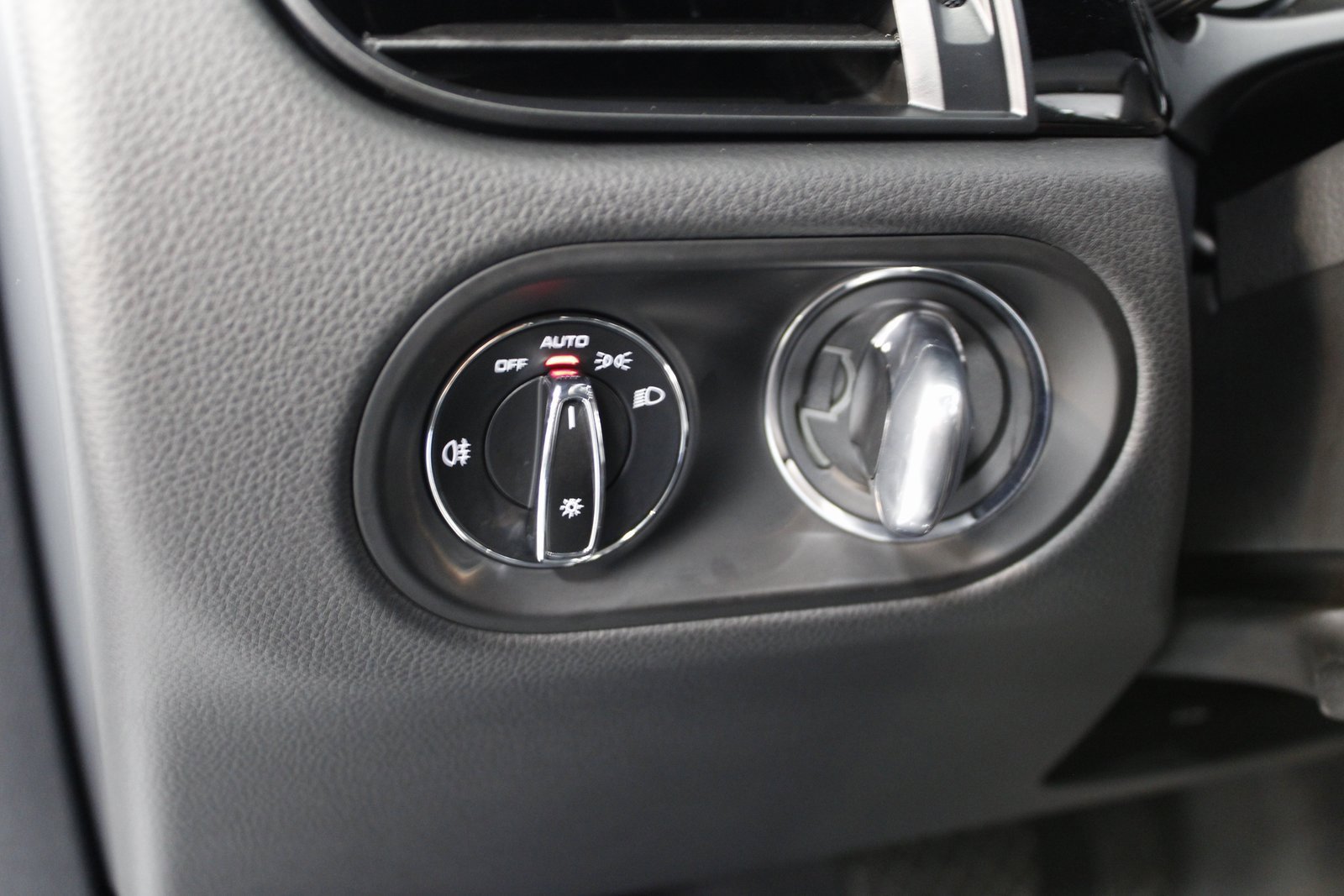 Certified 2025 Porsche Macan image 26