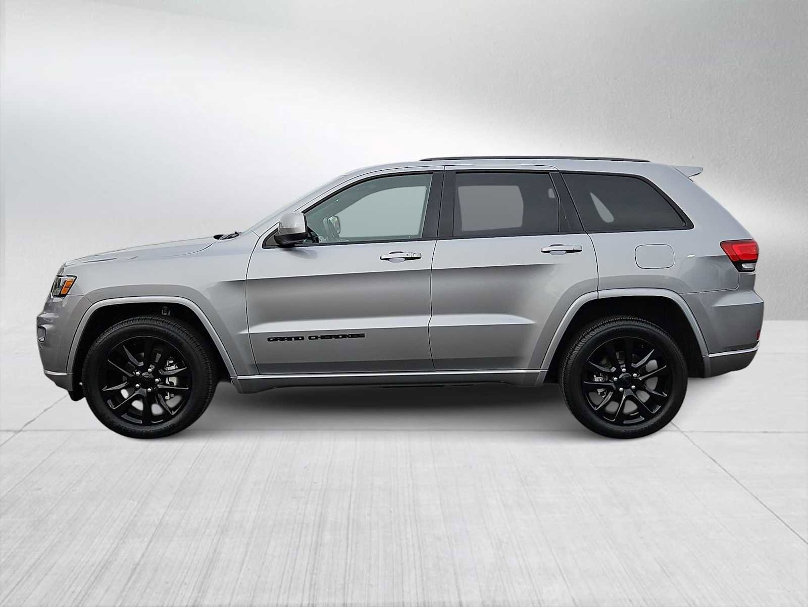 Used 2019 Jeep Grand Cherokee Altitude image 5