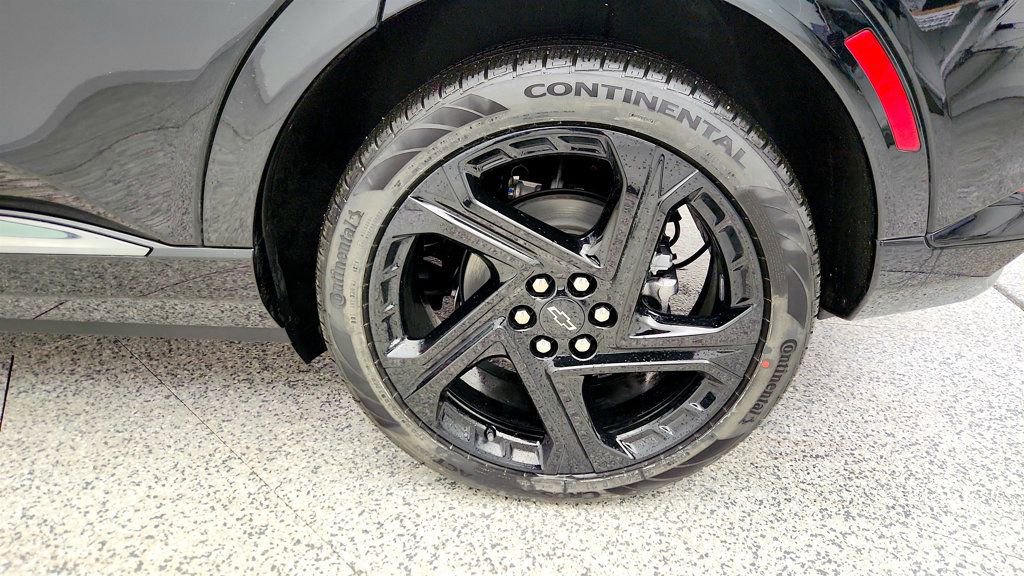 Used 2025 Chevrolet Equinox EV RS image 9