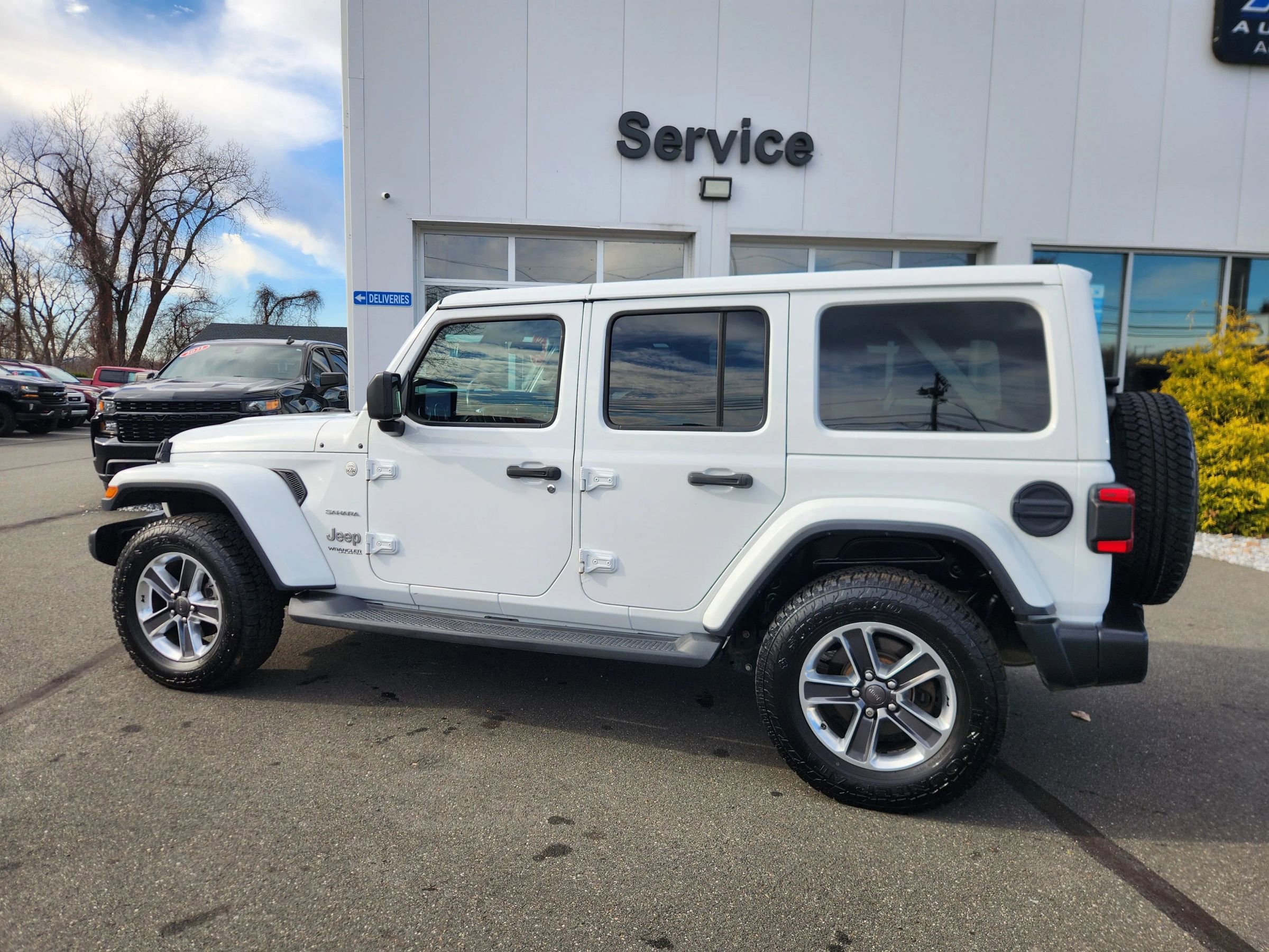 Used 2019 Jeep Wrangler Unlimited Sahara w/ Dual Top Group image 8