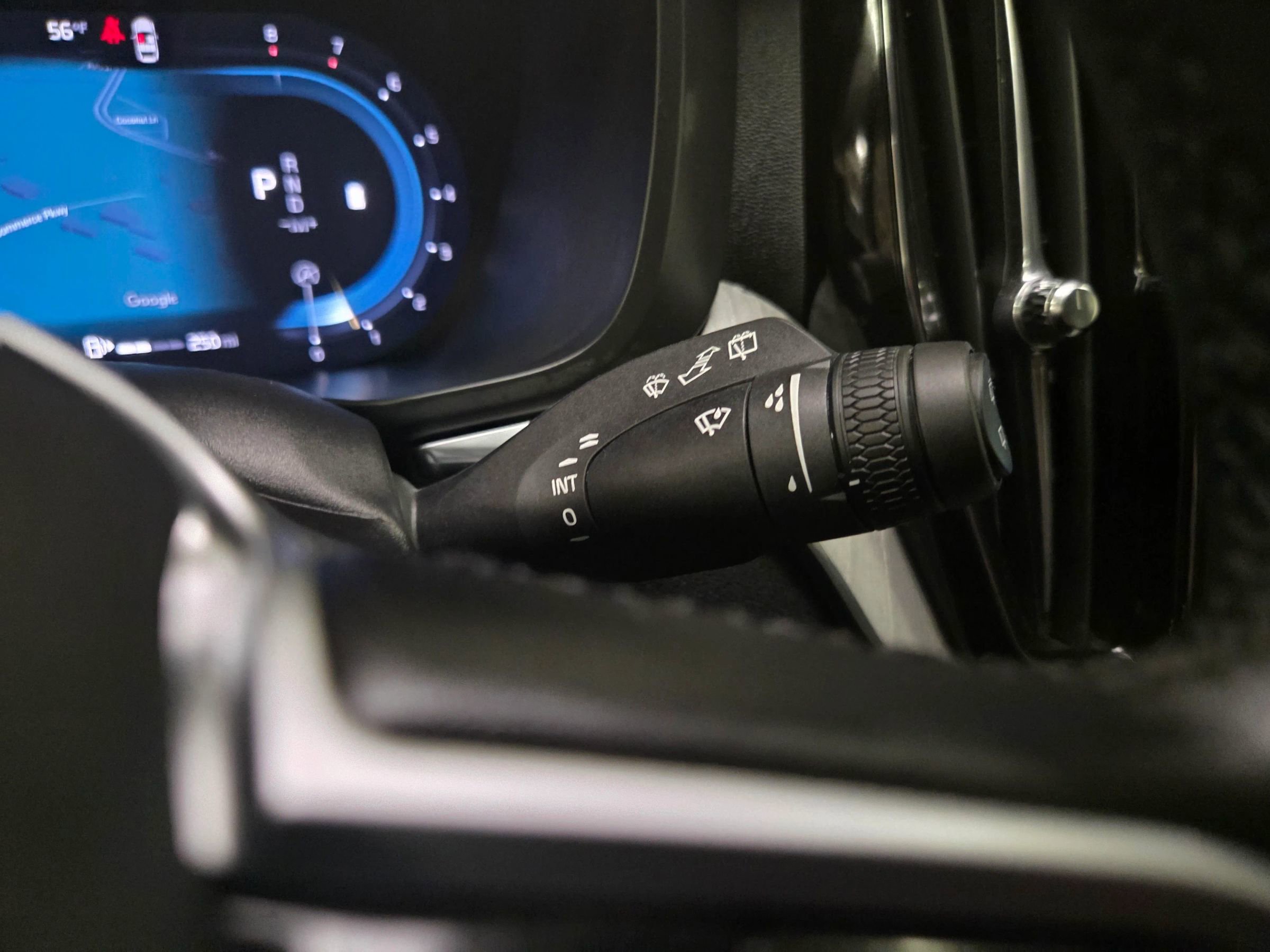 Used 2025 Volvo XC60 B5 Plus image 21