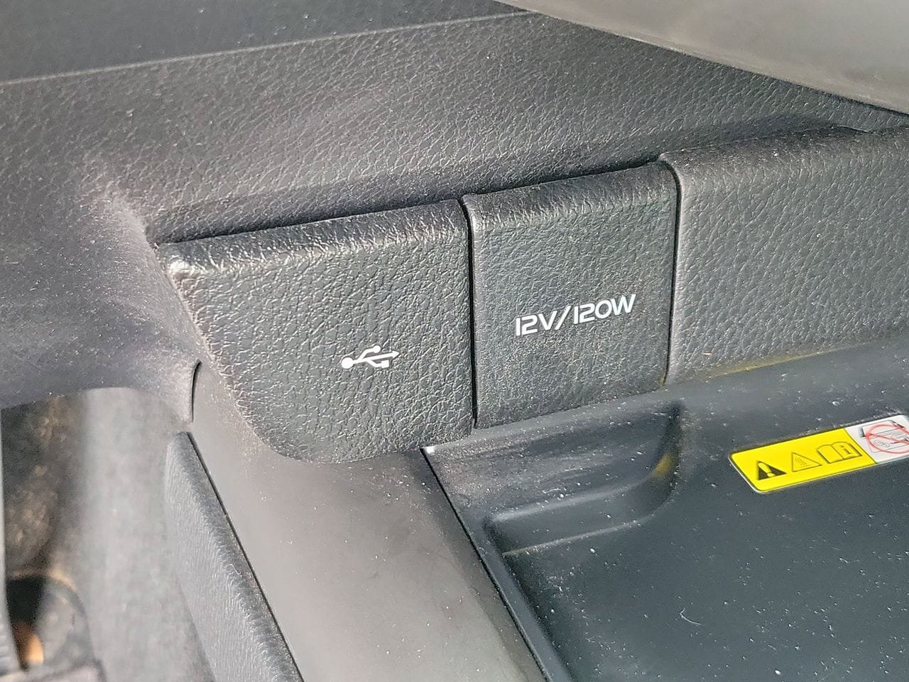 Used 2022 Toyota Camry XLE w/ Navigation Upgrade Package FWD image 29