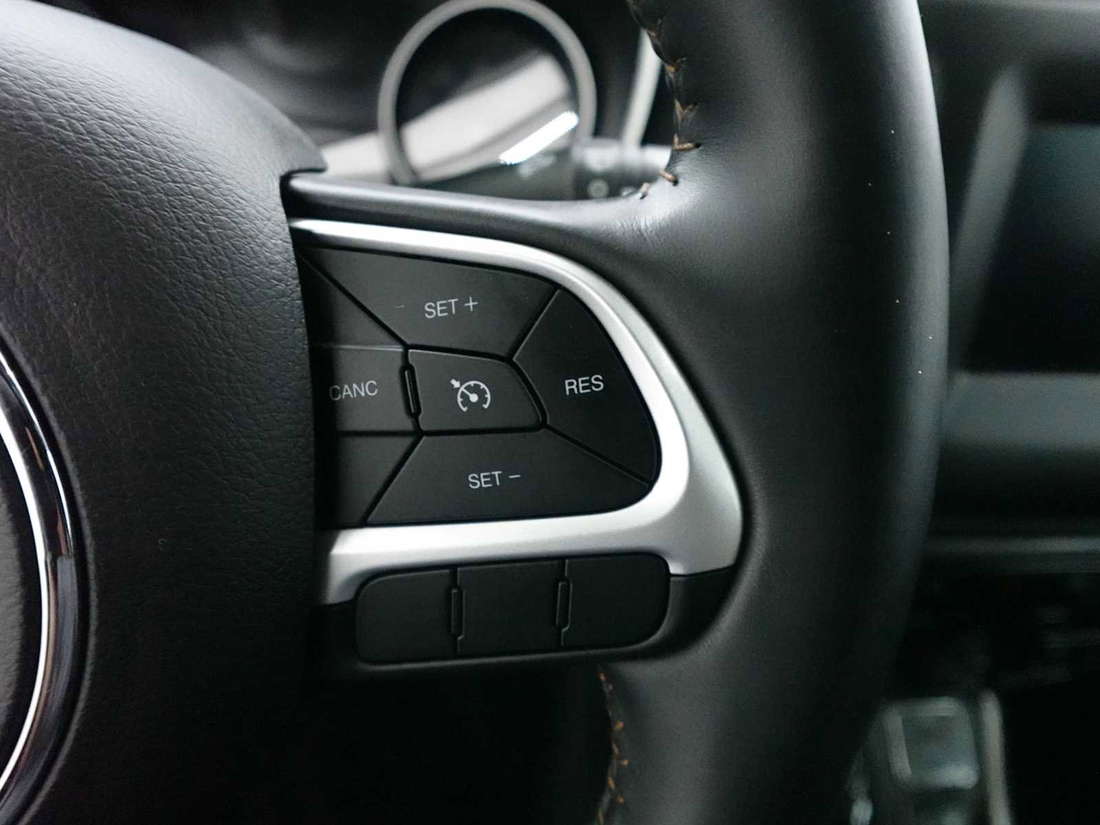 Used 2018 Jeep Compass Latitude w/ Popular Equipment Group AWD/4WD image 18