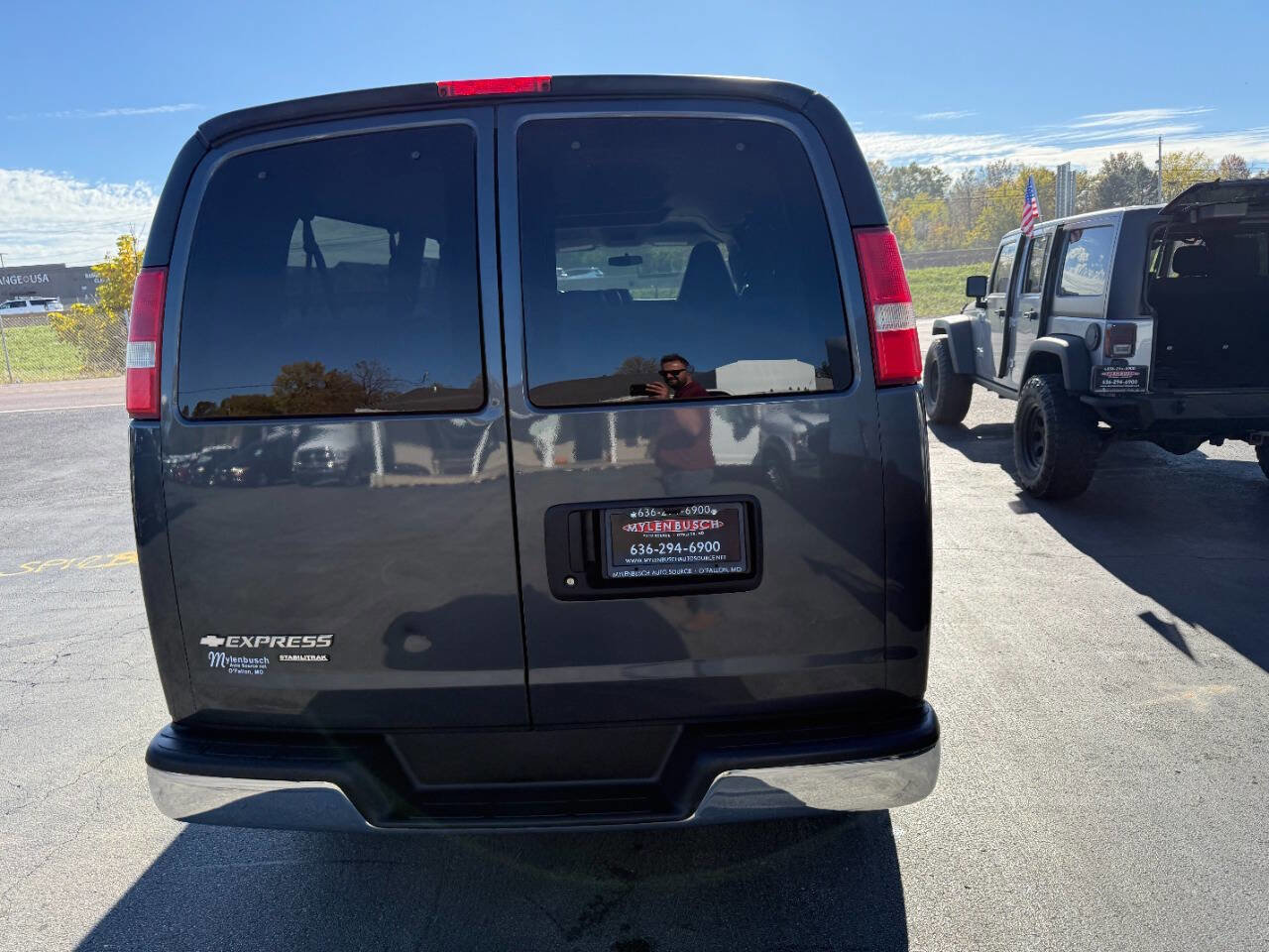 Used 2016 Chevrolet Express 3500 LT w/ LT Preferred Equipment Group image 6