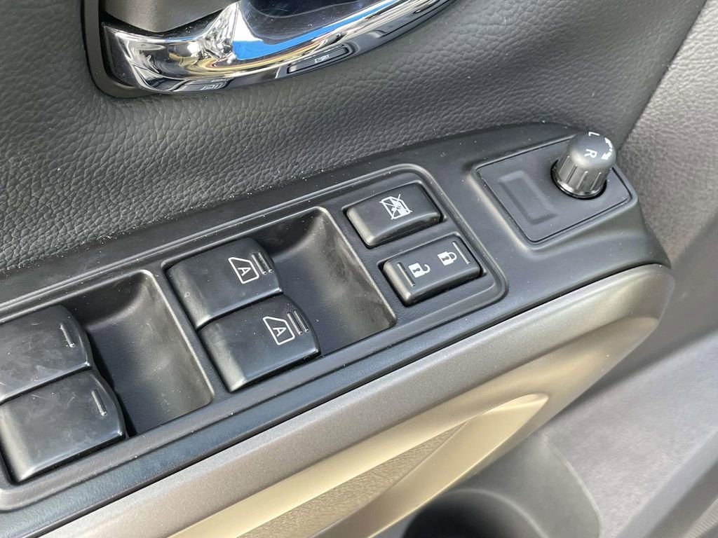 Used 2024 Nissan Titan SV w/ SV Bronze Edition Package image 16