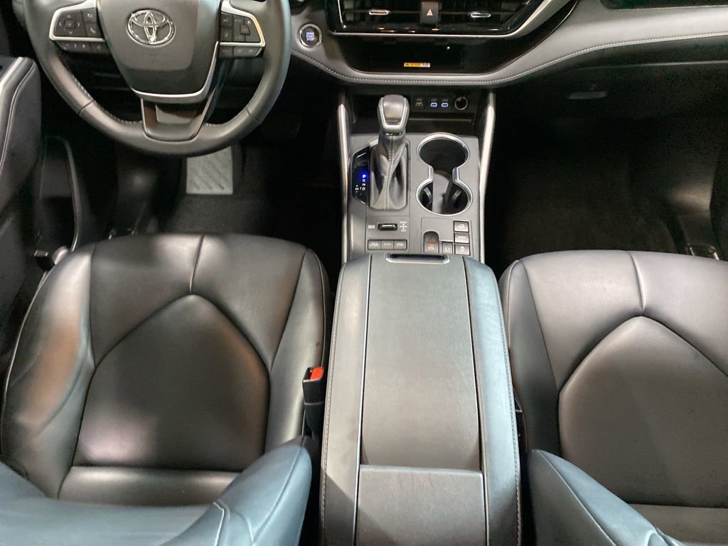 Used 2023 Toyota Highlander XLE AWD/4WD image 22
