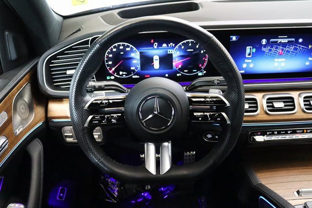 Used 2024 Mercedes-Benz GLS 580 4MATIC image 5