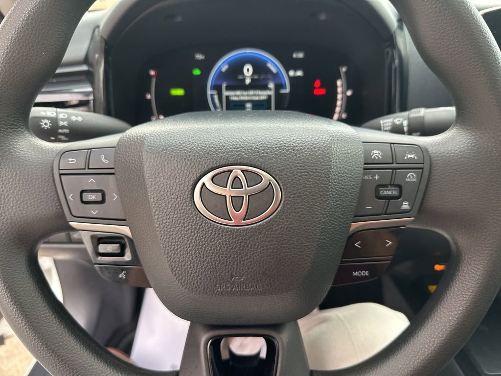Used 2025 Toyota Camry LE w/ Convenience Package image 12