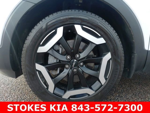 Used 2023 Kia Telluride EX w/ EX Captain's Chair Package image 10