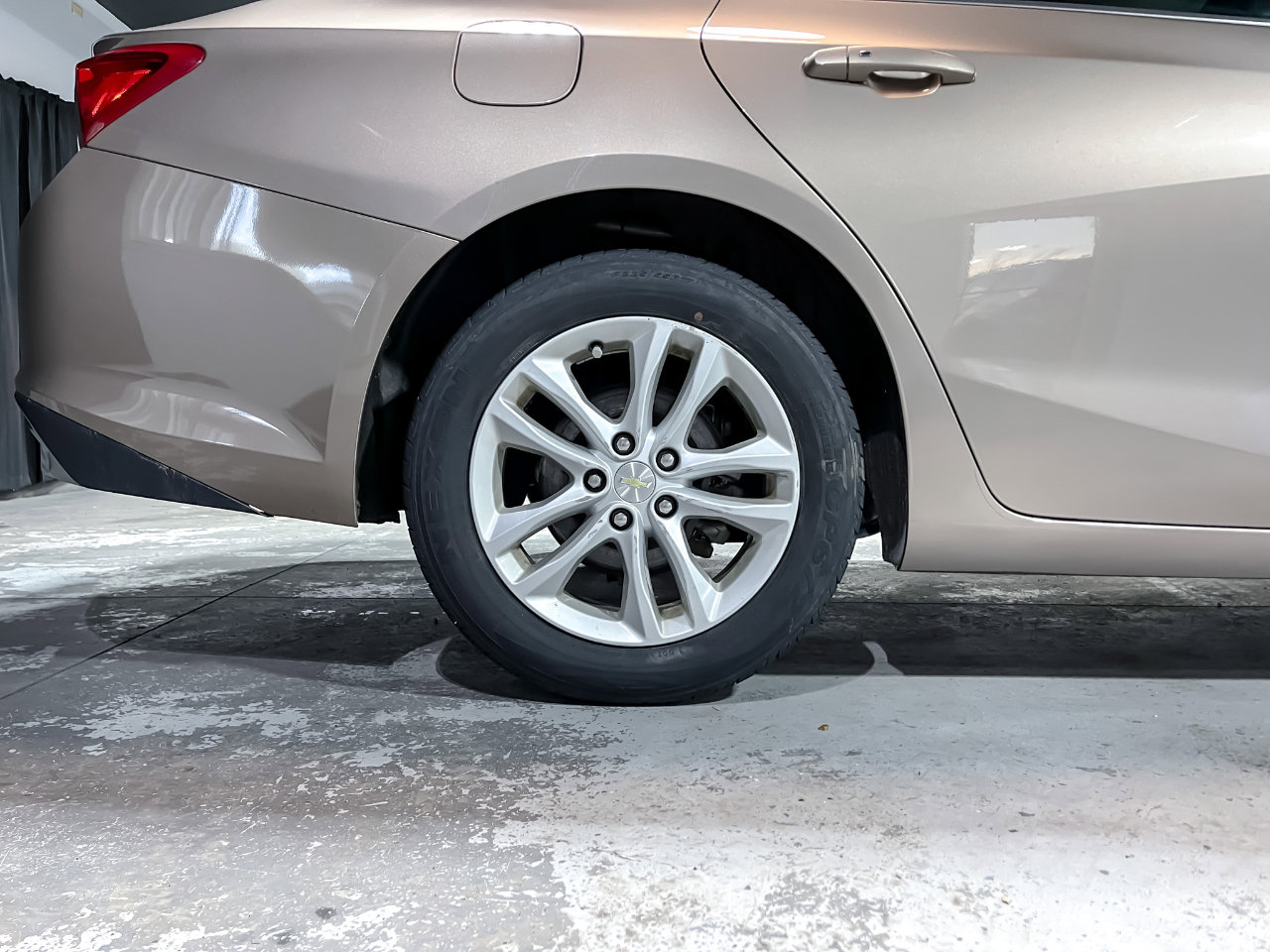 Used 2018 Chevrolet Malibu LT image 11