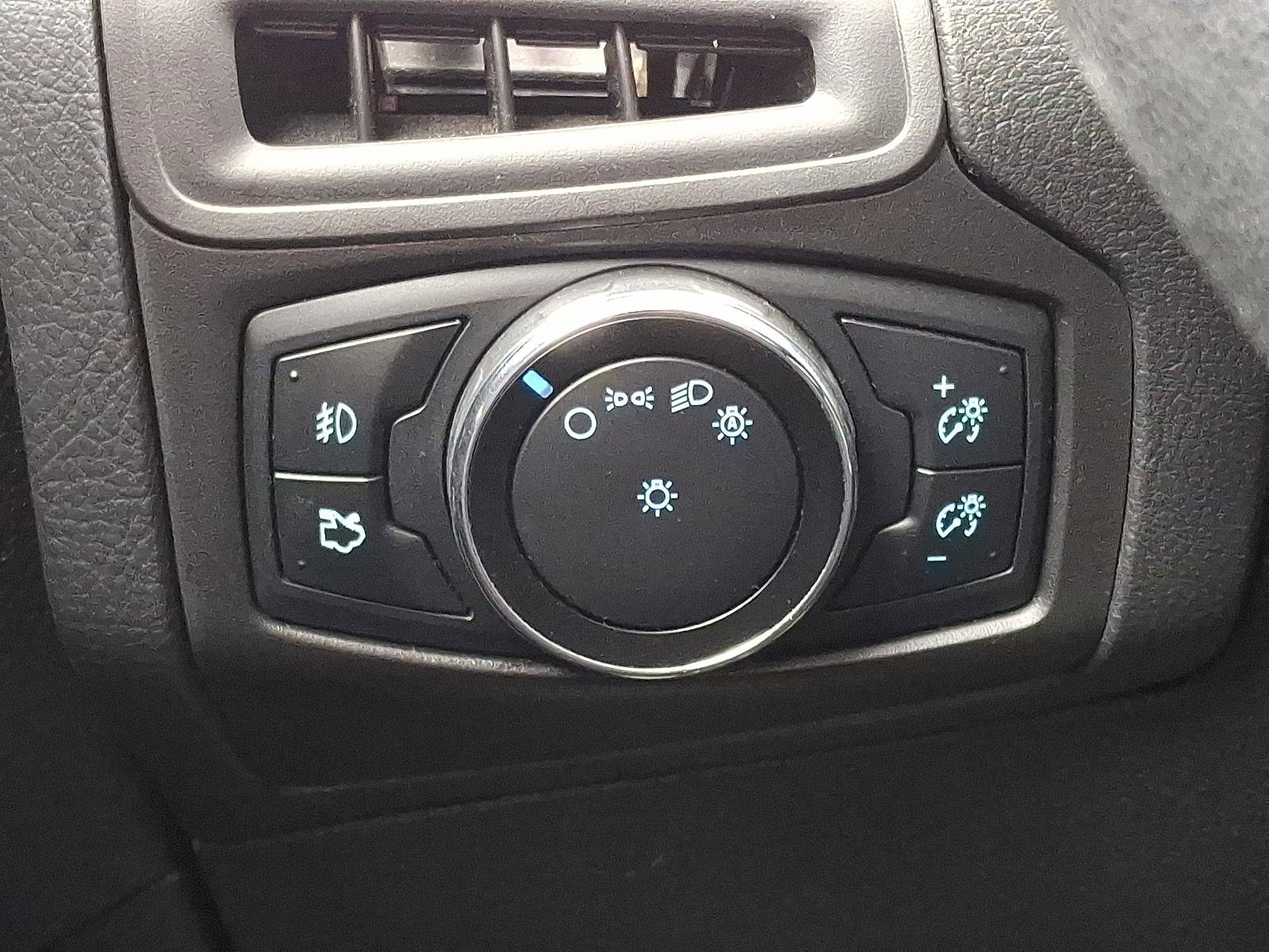 Used 2014 Ford Focus SE w/ Equipment Group 201A image 22