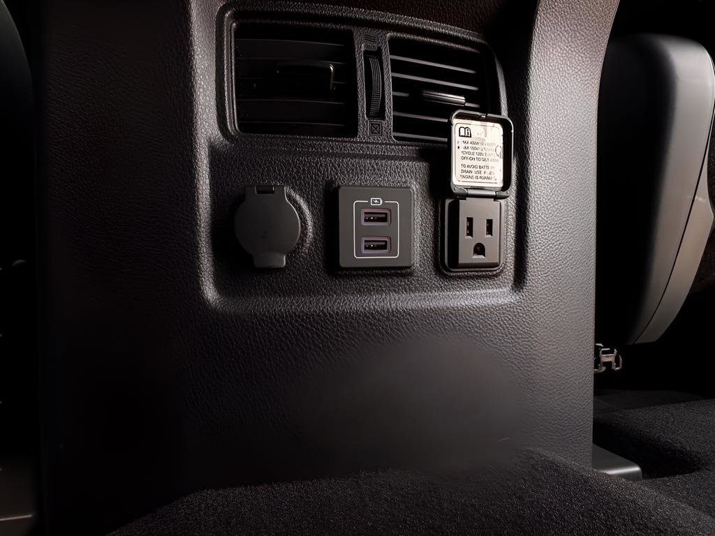 Used 2024 Nissan Titan SV w/ SV Bronze Edition Package image 25