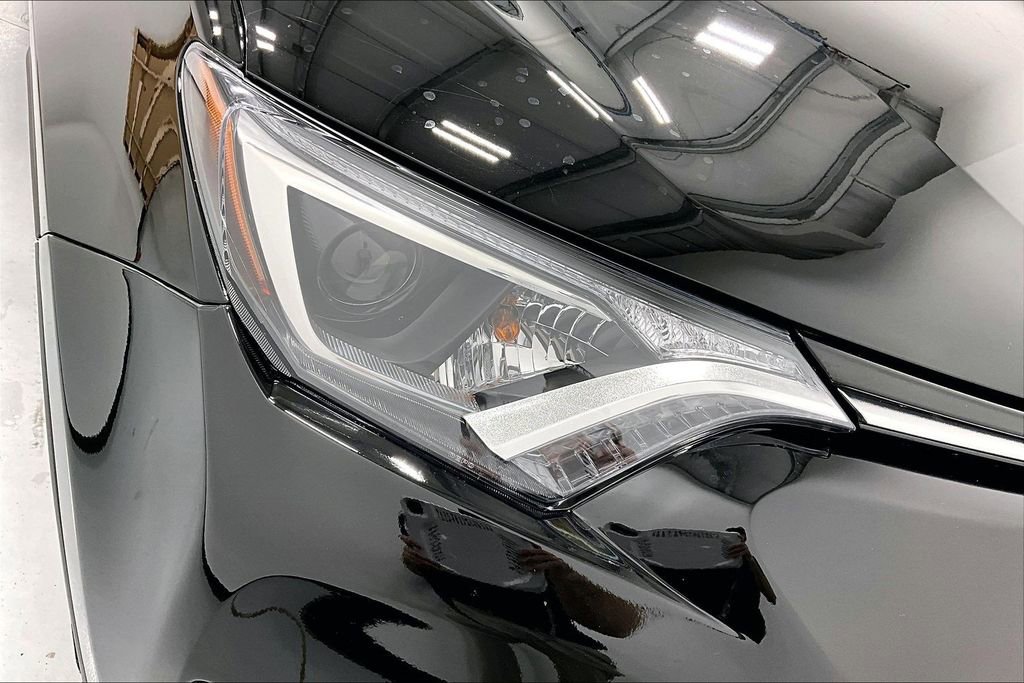 Used 2018 Toyota RAV4 XLE image 37