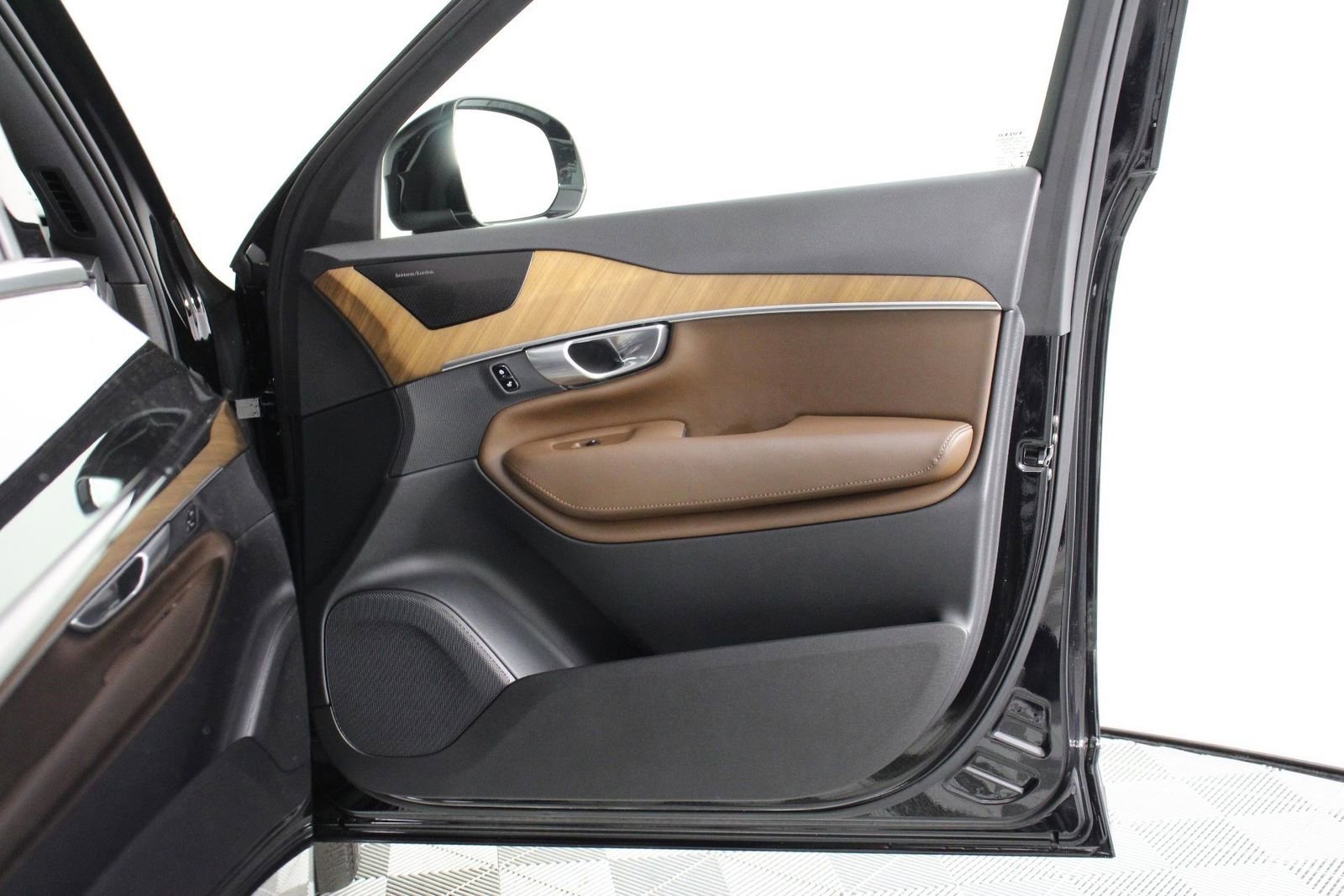 Certified 2024 Volvo XC90 T8 Plus w/ Protection Package Premier AWD/4WD image 21