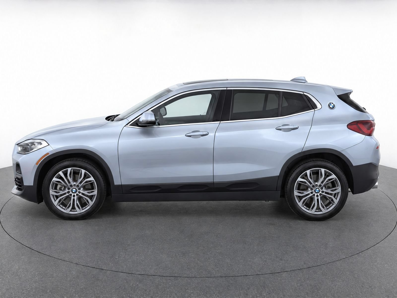 Used 2022 BMW X2 xDrive28i w/ Convenience Package AWD/4WD image 3