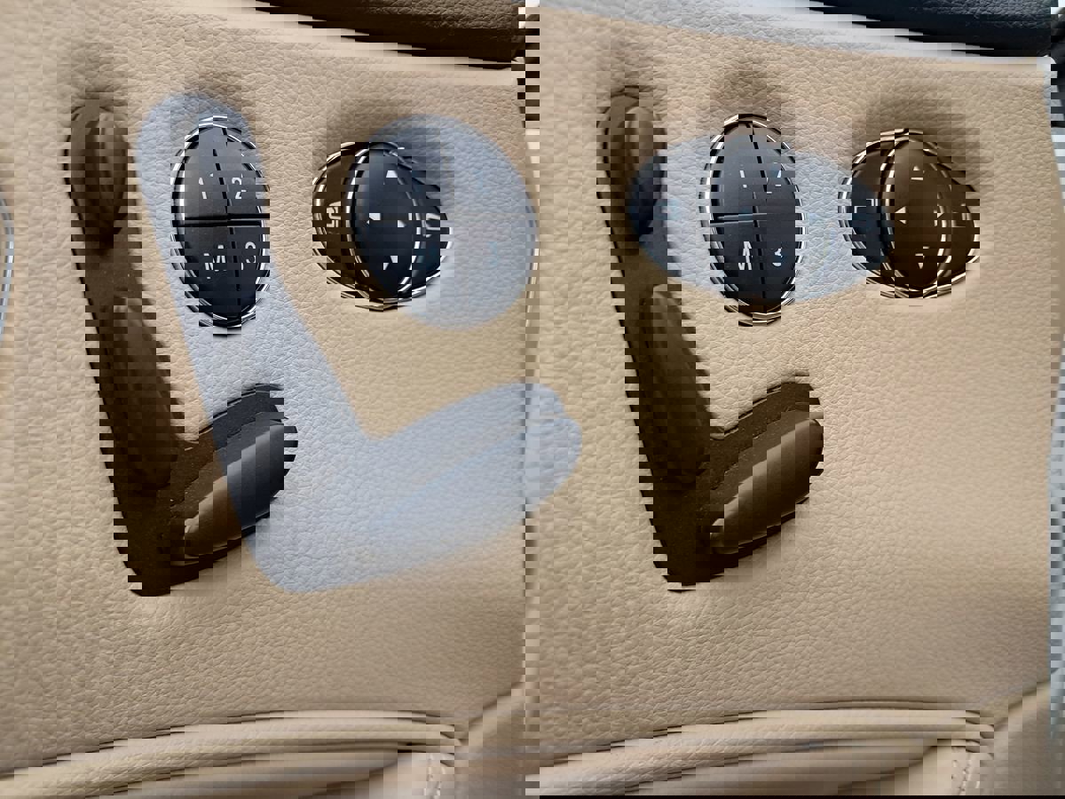 Used 2006 Mercedes-Benz CLS 55 AMG image 17