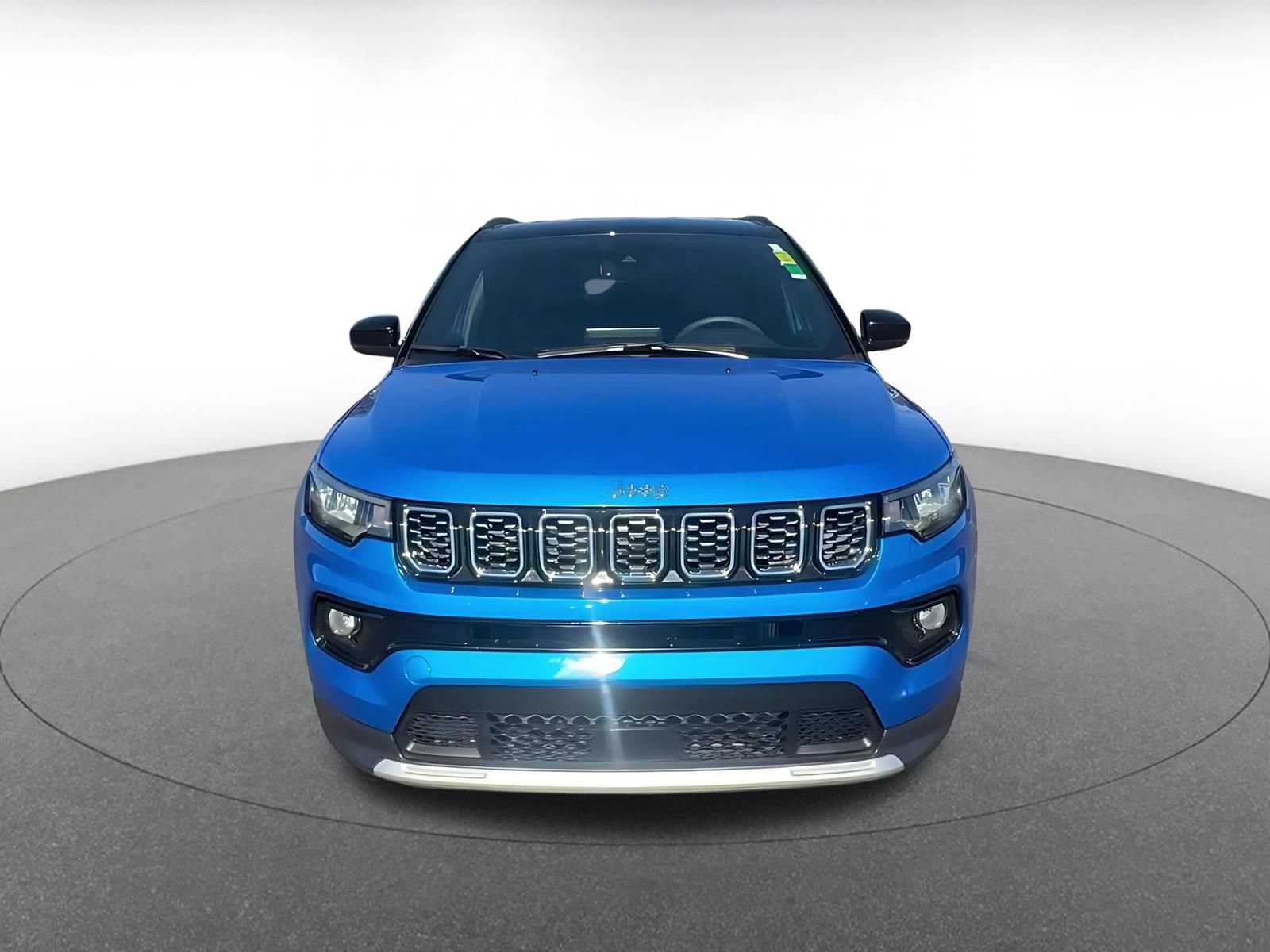 Used 2025 Jeep Compass Limited AWD/4WD image 4