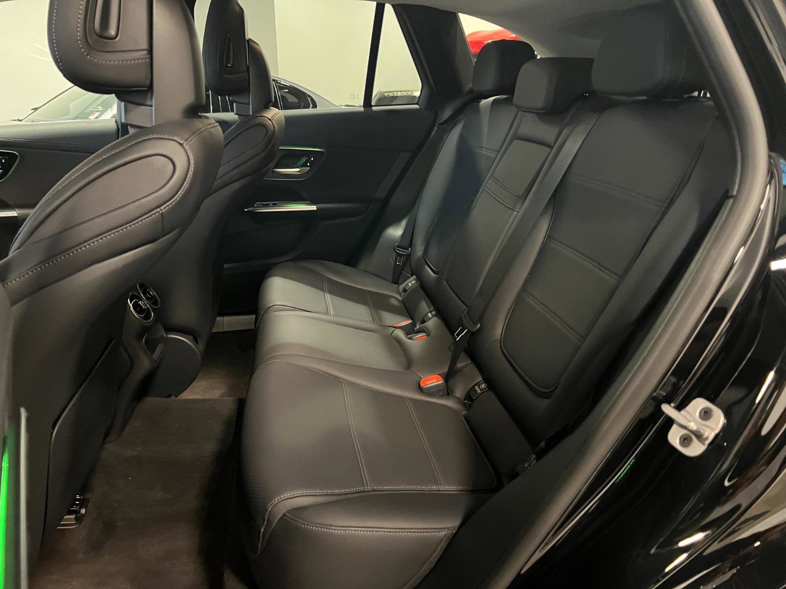 Used 2025 Mercedes-Benz GLC 350e 4MATIC image 29