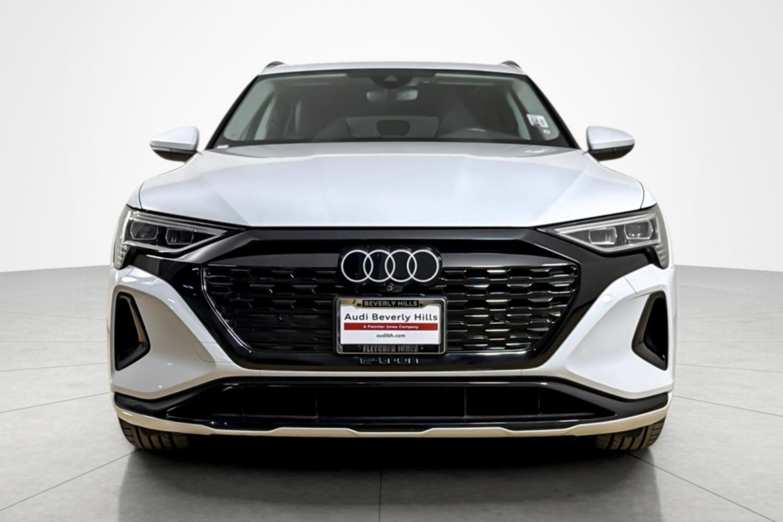 Used 2024 Audi Q8 e-tron Premium AWD/4WD image 8