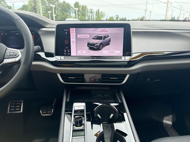Used 2025 Volkswagen Atlas Peak Edition SE AWD/4WD image 20