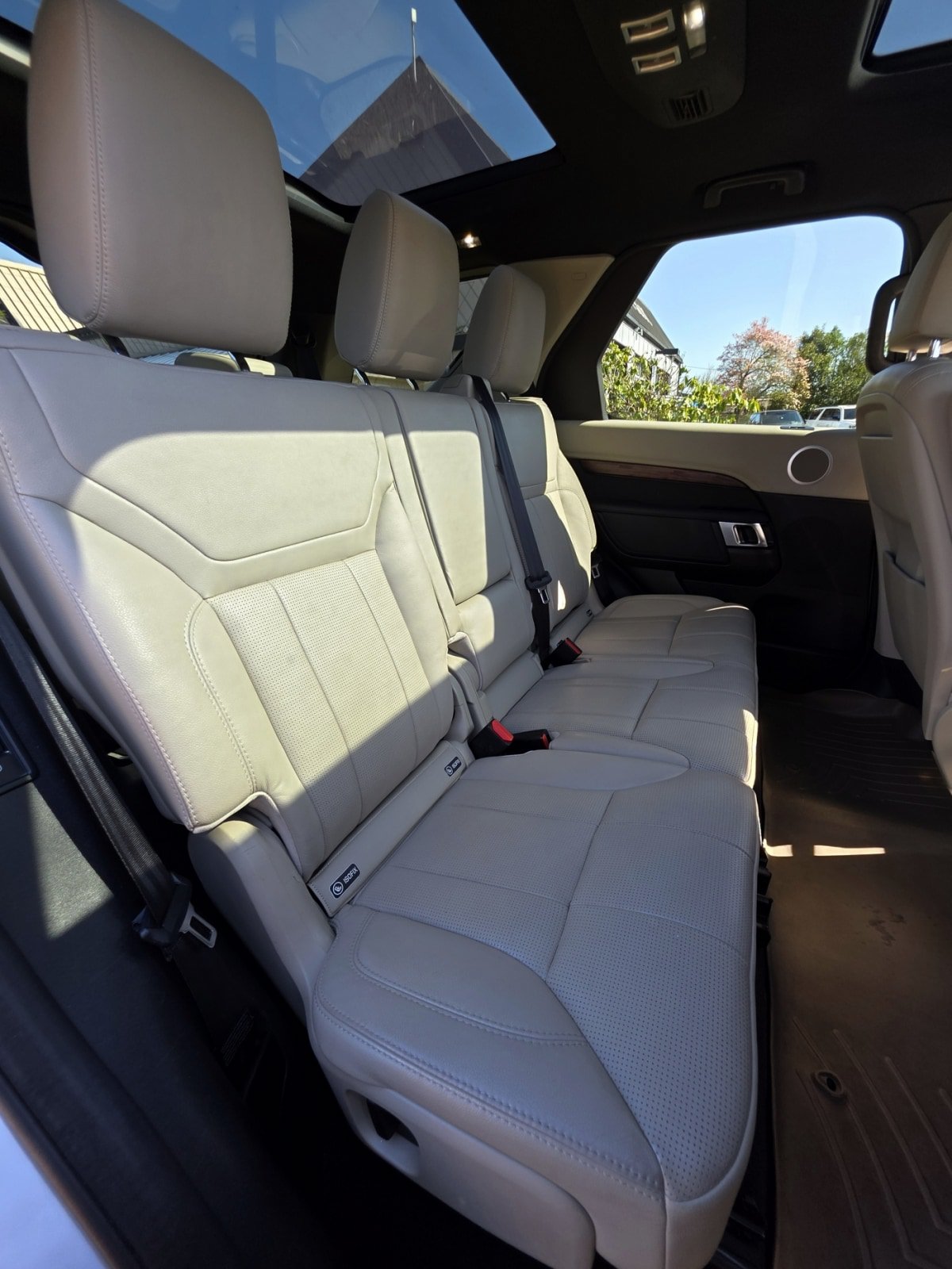 Used 2019 Land Rover Discovery HSE AWD/4WD image 12