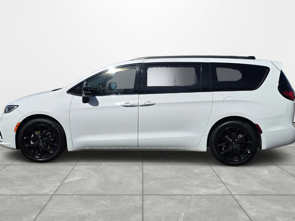 Used 2025 Chrysler Pacifica Limited FWD image 7