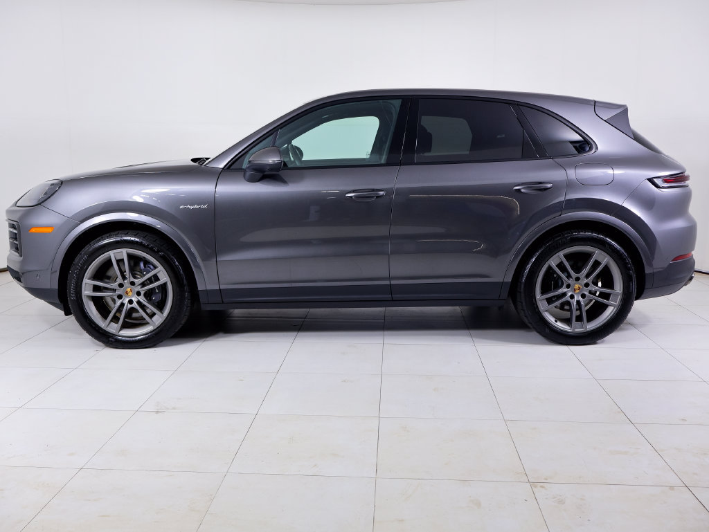 Certified 2026 Porsche Cayenne E-Hybrid AWD/4WD image 2