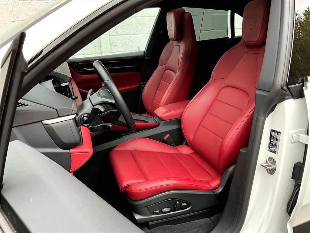 Used 2025 Porsche Macan 4 Electric image 5