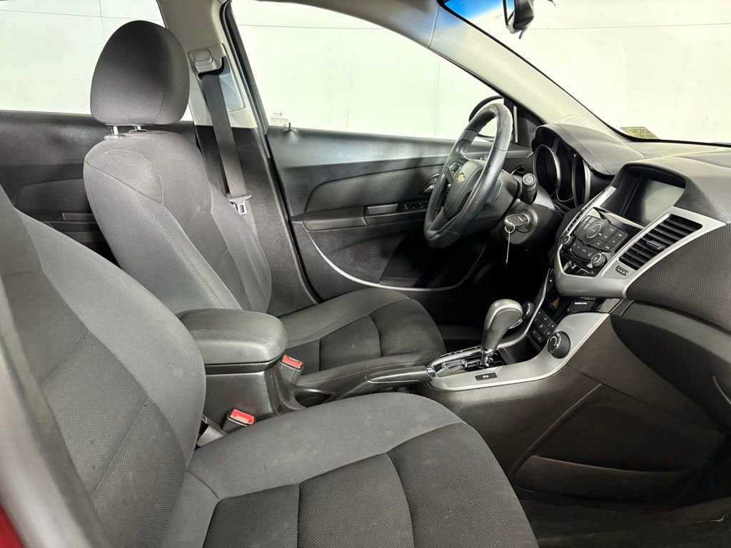 Used 2015 Chevrolet Cruze LT w/ Technology Package image 13