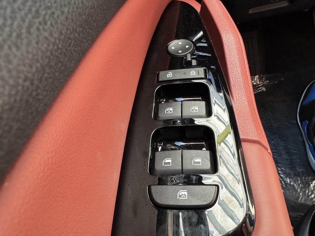 Used 2023 Kia Sportage SX image 30