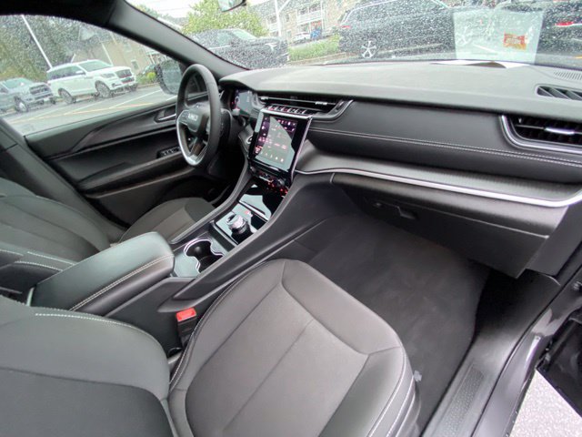 Used 2025 Jeep Grand Cherokee L Laredo AWD/4WD image 21
