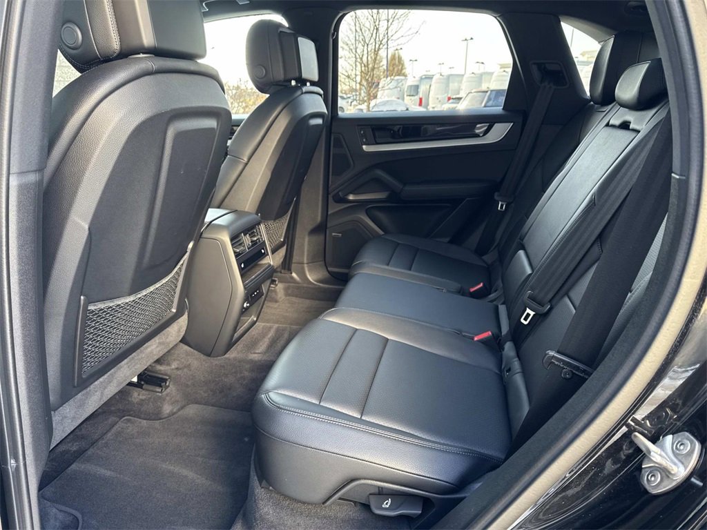 Used 2024 Porsche Cayenne Base image 12