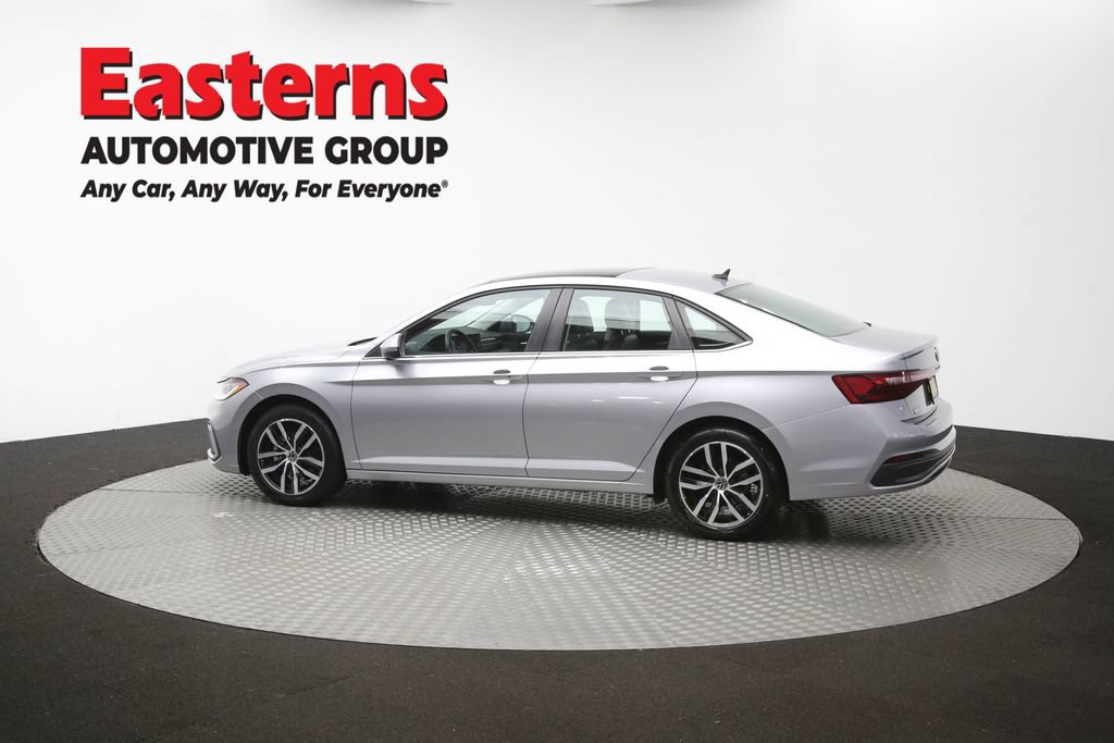 Used 2025 Volkswagen Jetta SE FWD image 60