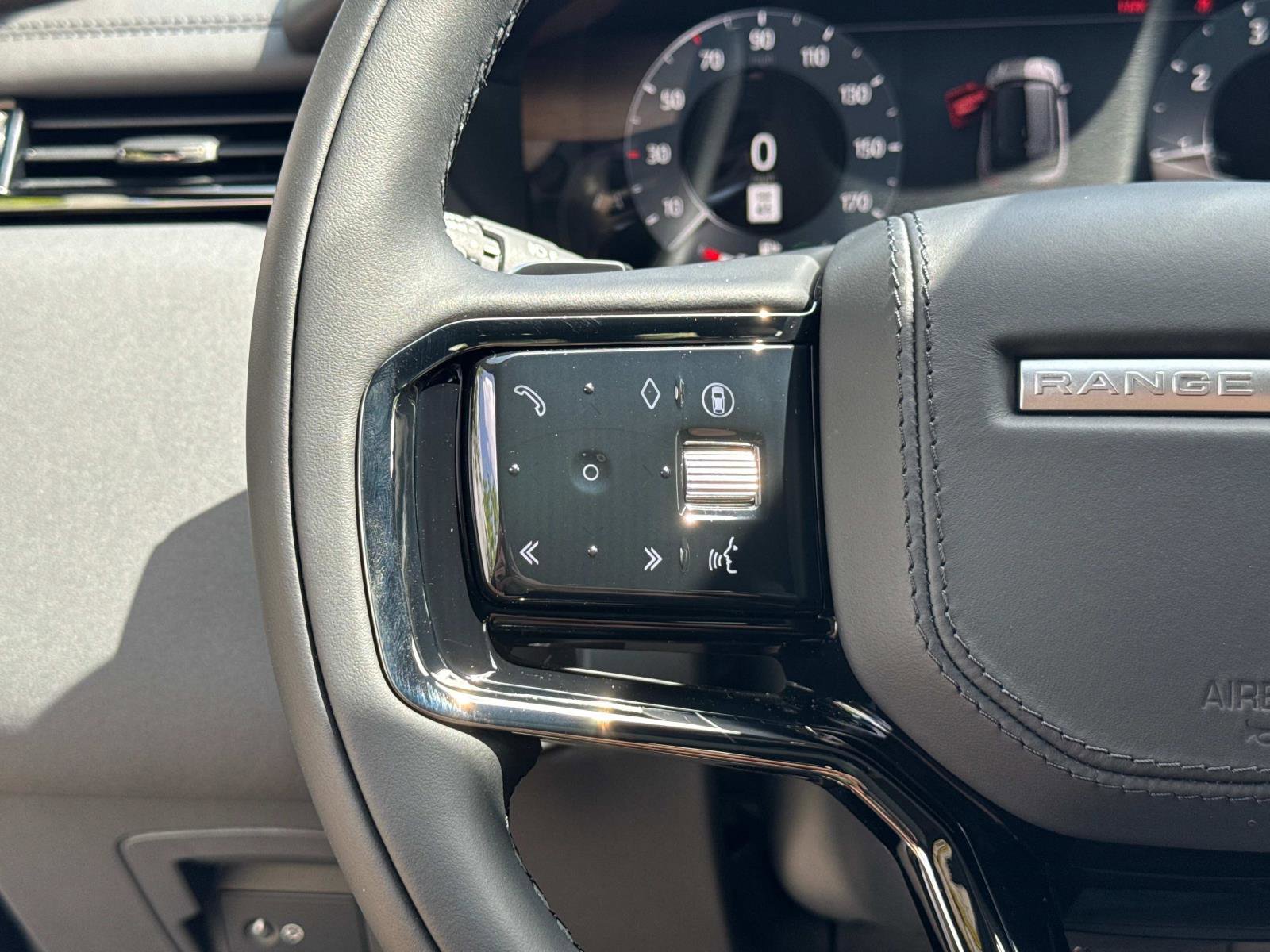 New 2026 Land Rover Range Rover Velar Dynamic SE image 27