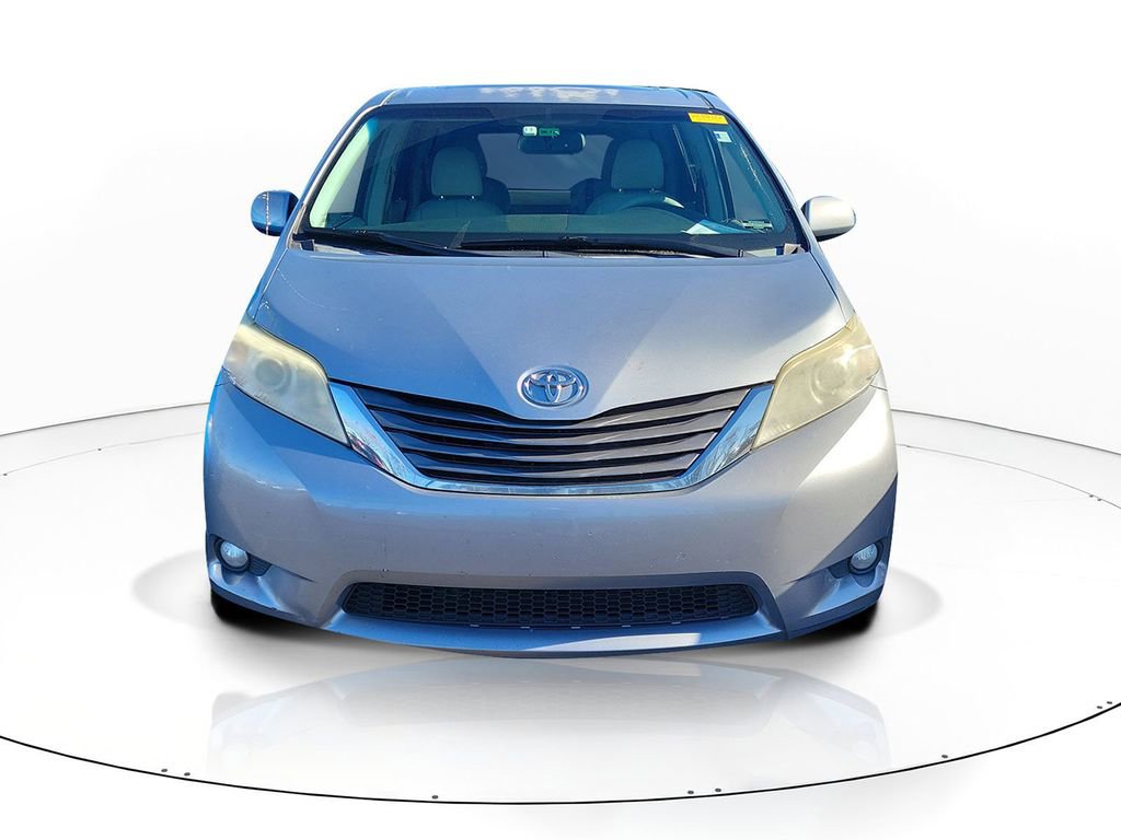Used 2011 Toyota Sienna image 2