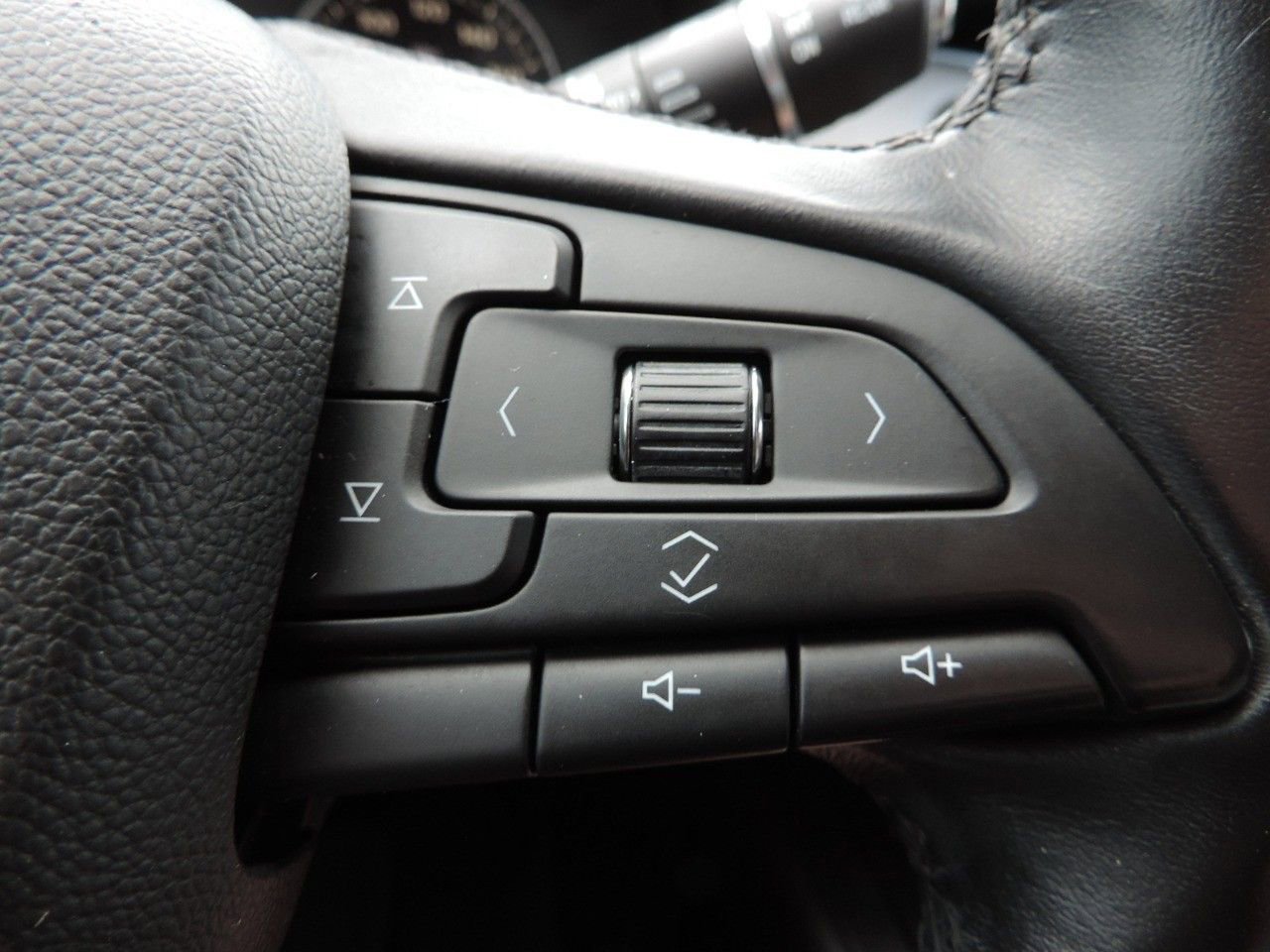 Used 2019 Cadillac XT4 Premium Luxury w/ Cold Weather Package FWD image 30