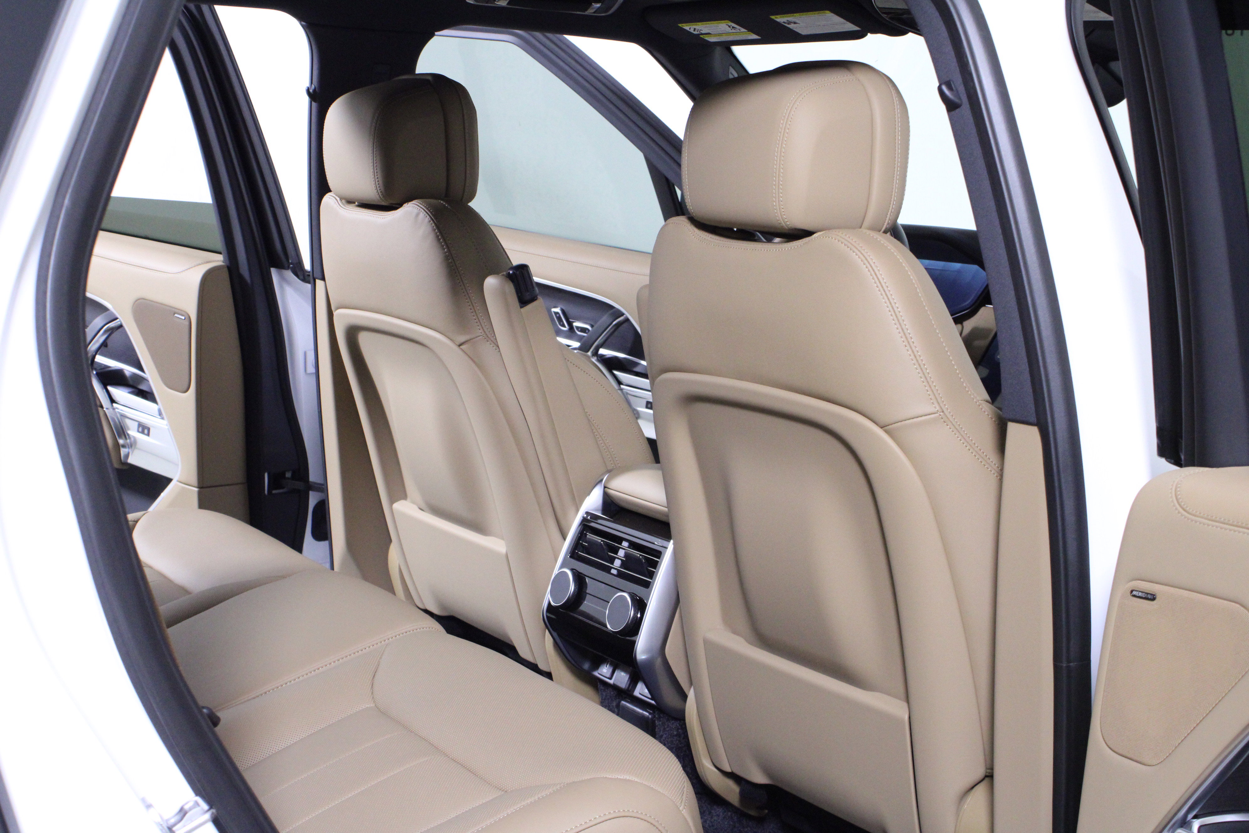 New 2026 Land Rover Range Rover SE image 11