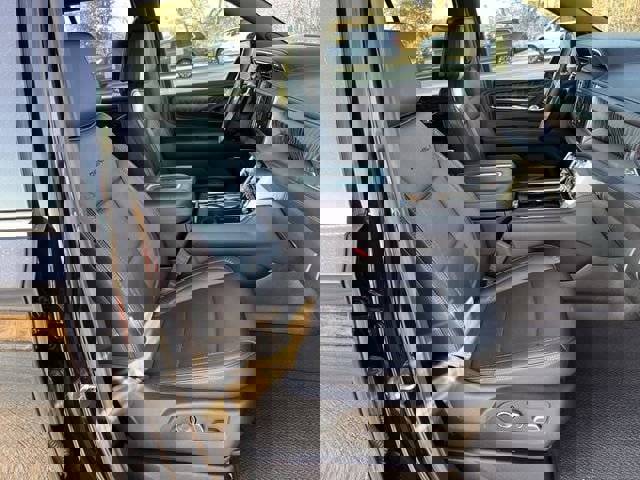 Used 2023 GMC Yukon Denali w/ Denali Reserve Package image 24