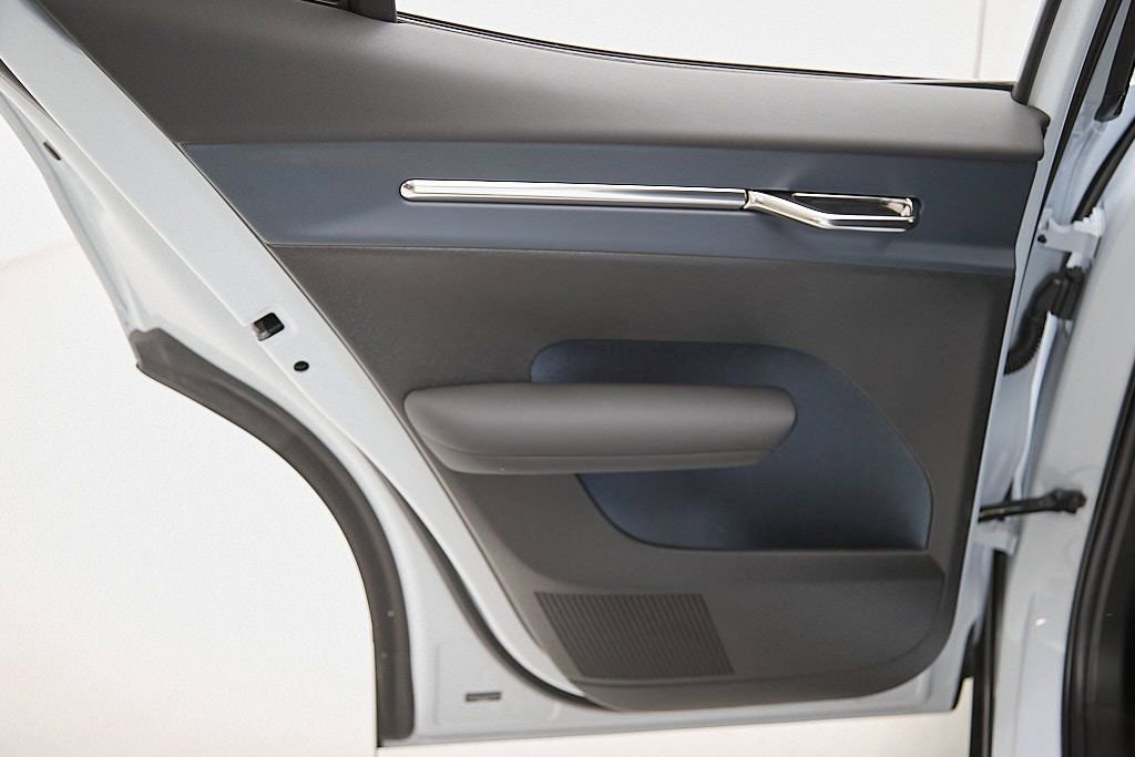 Certified 2025 Volvo EX30 Ultra w/ Climate Package image 19