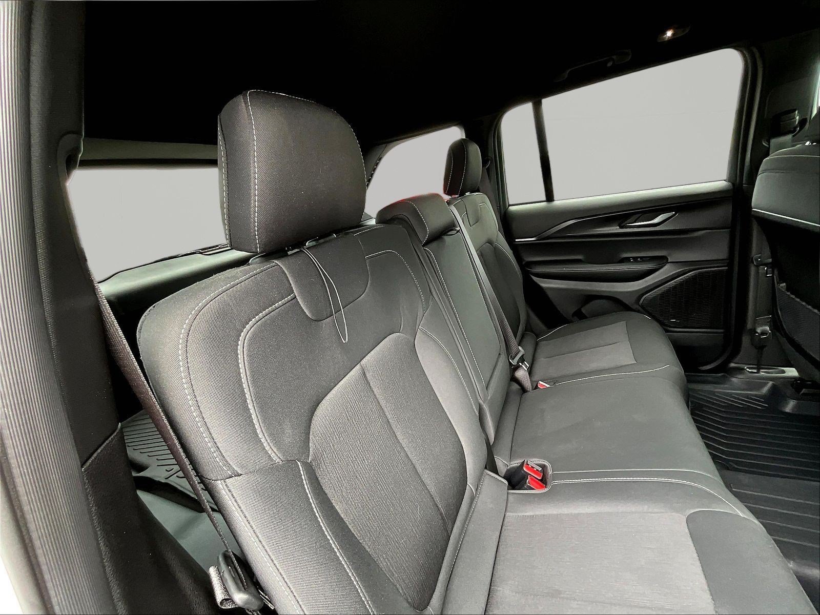 Used 2025 Jeep Grand Cherokee Laredo w/ Luxury Tech Group I AWD/4WD image 25
