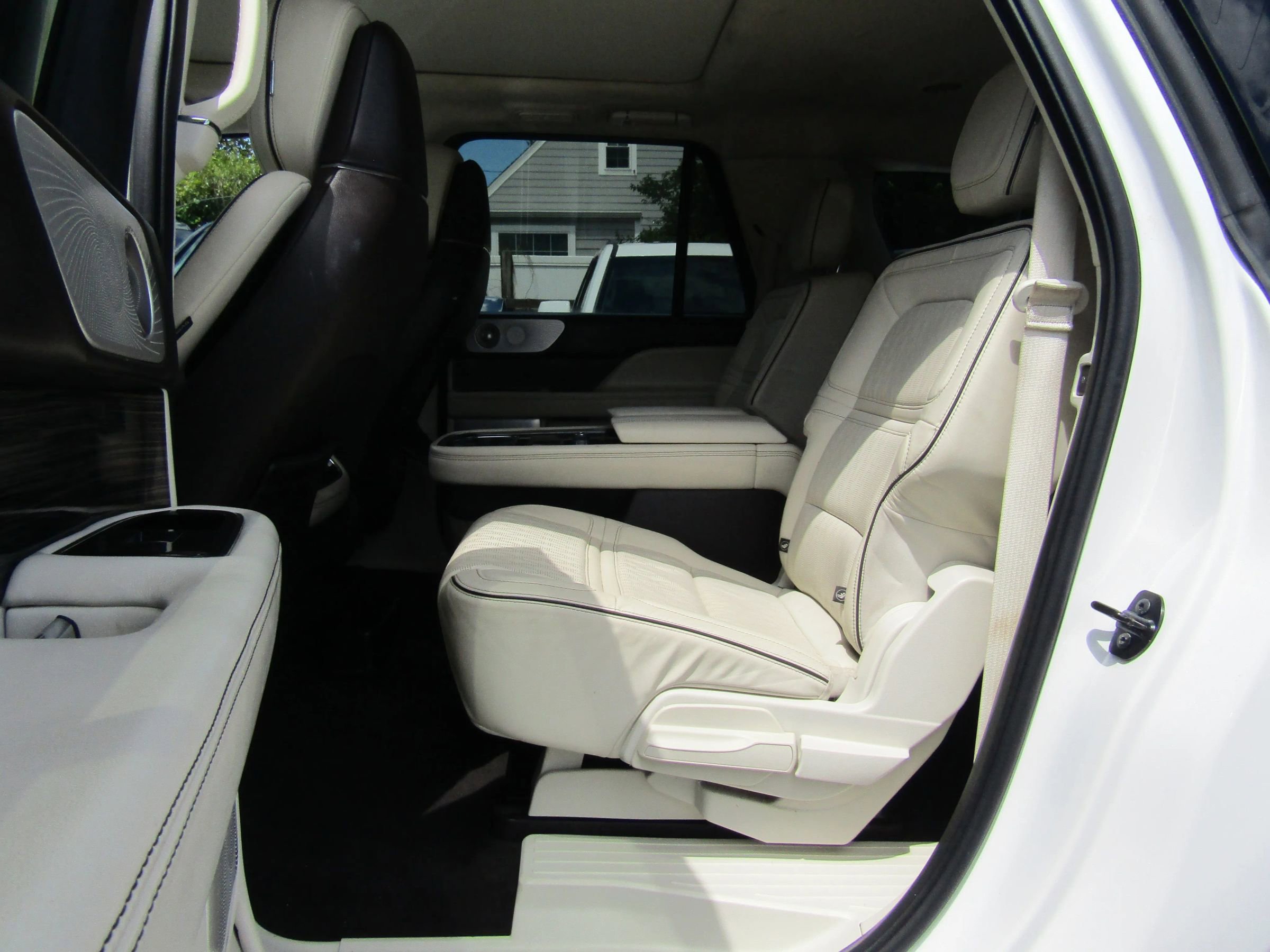 Used 2020 Lincoln Navigator L Black Label w/ Cargo Convenience Package AWD/4WD image 8