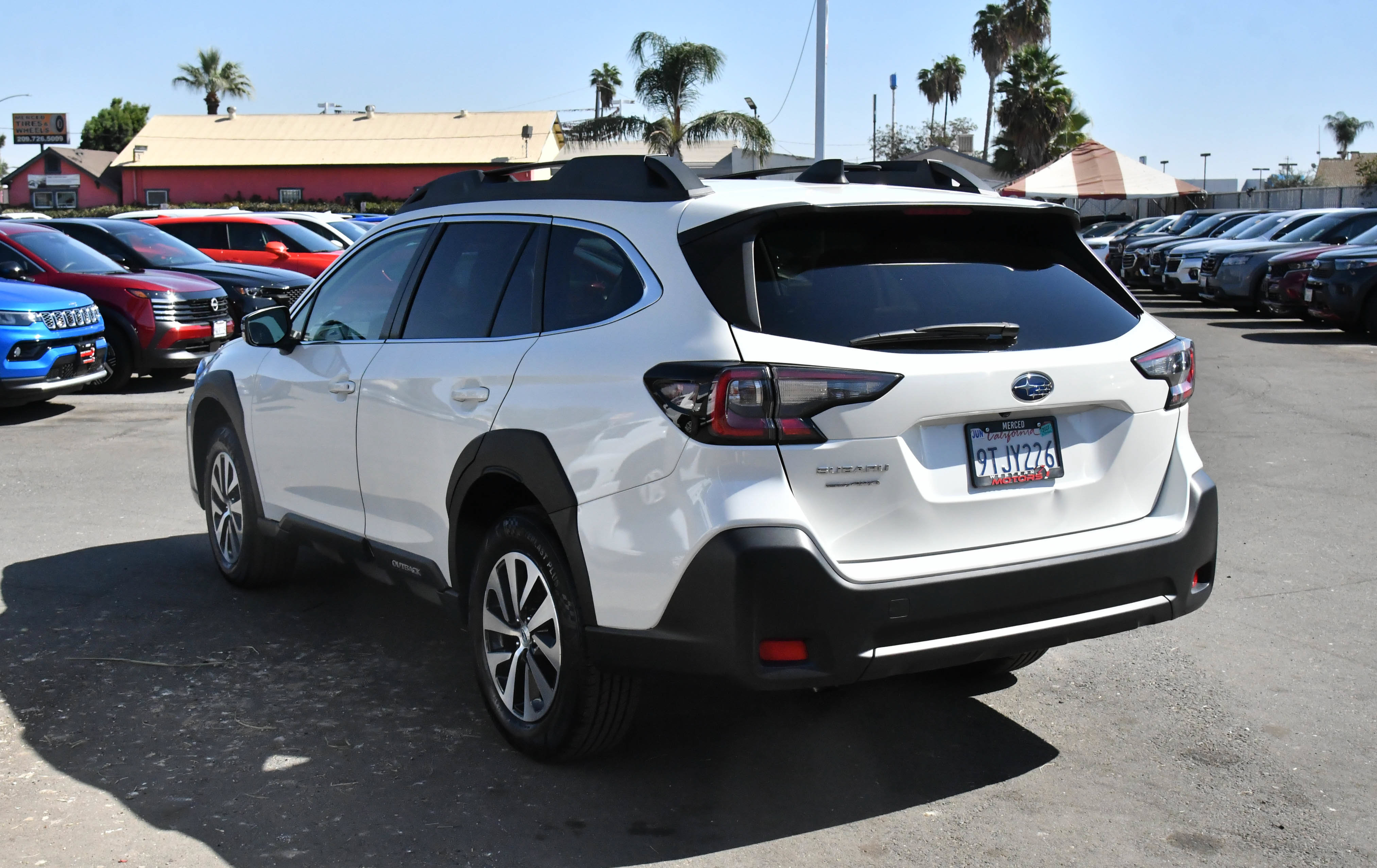 Used 2023 Subaru Outback Premium AWD/4WD image 6