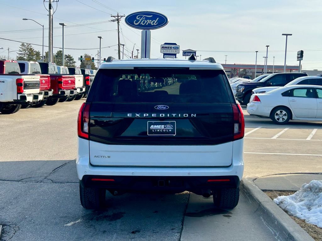 Certified 2025 Ford Expedition Active image 5