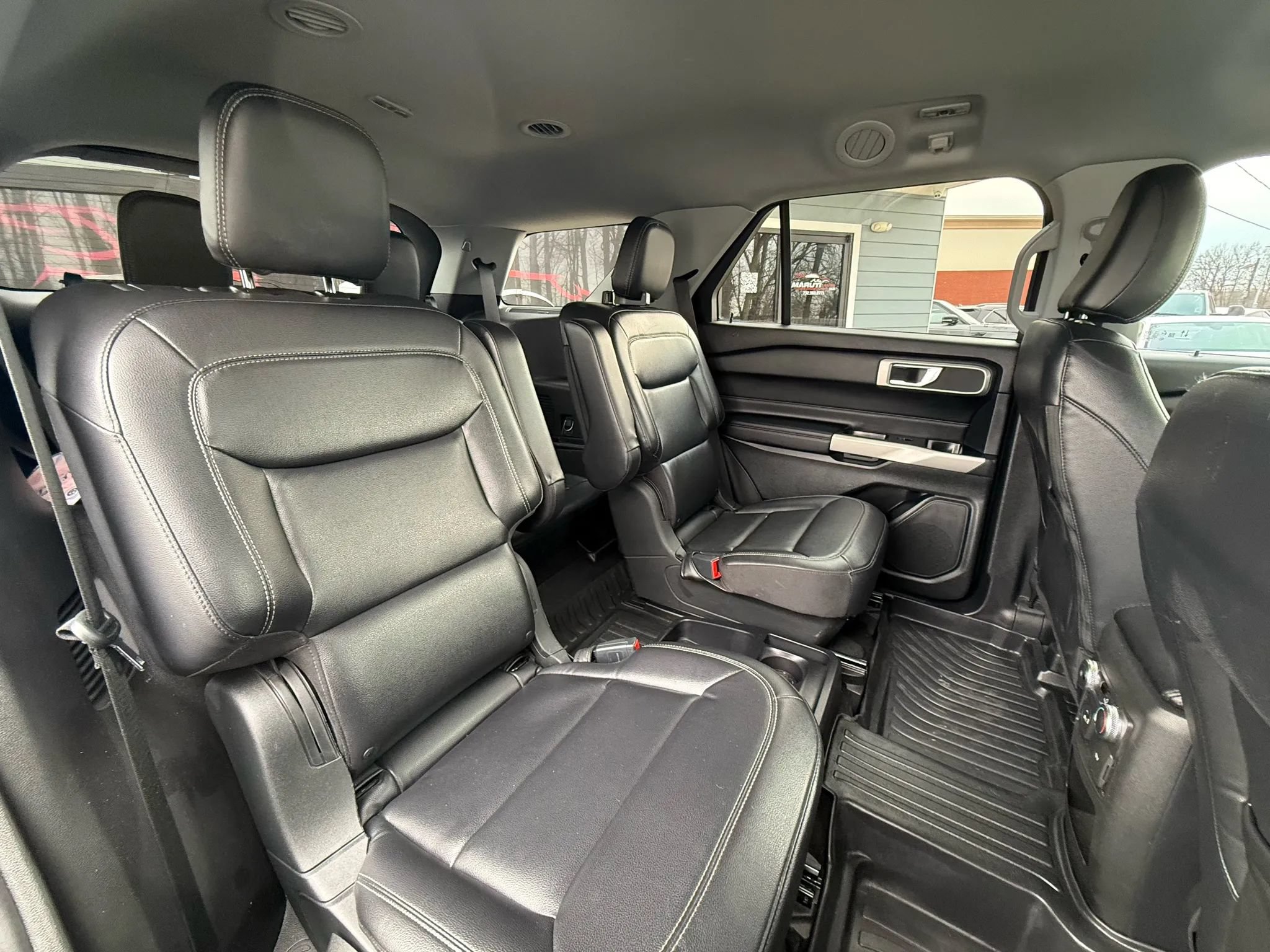 Used 2021 Ford Explorer XLT w/ Equipment Group 202A AWD/4WD image 26