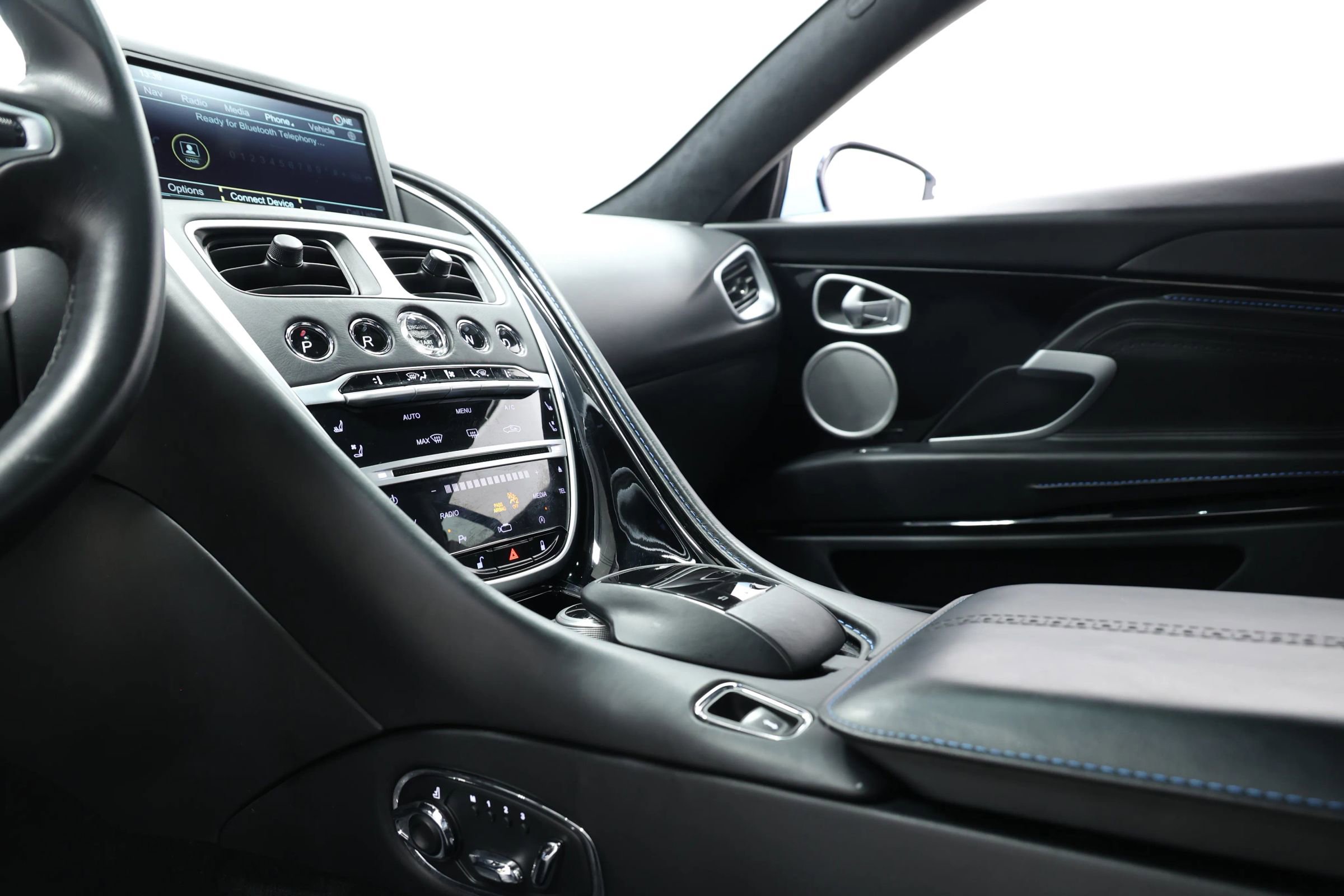 Used 2018 Aston Martin DB11 V12 image 37